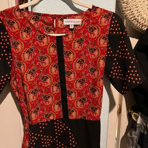 XS Piper & Scoot Maxi Dress
Pulled for a more fitted fit
24 waist - Picture 3 of 4